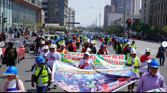 congresistas-plantean-otra-vez-ampliar-reinfo-en-medio-de-nueva-protesta-de-mineros-informales