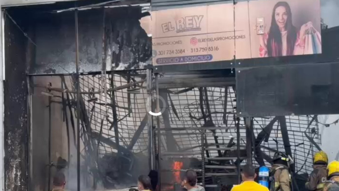 incendio-en-el-popular-mercado-de-bazurto,-en-cartagena,-deja-en-la-calle-y-con-millonarias-deudas-a-comerciantes:-no-reportan-personas-lesionadas