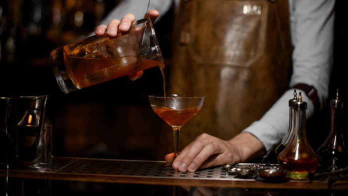 vallecaucanos-podran-capacitarse-gratis-en-cocteleria-y-servicio-al-cliente-con-apoyo-de-la-gobernacion-del-valle:-asi-puede-participar