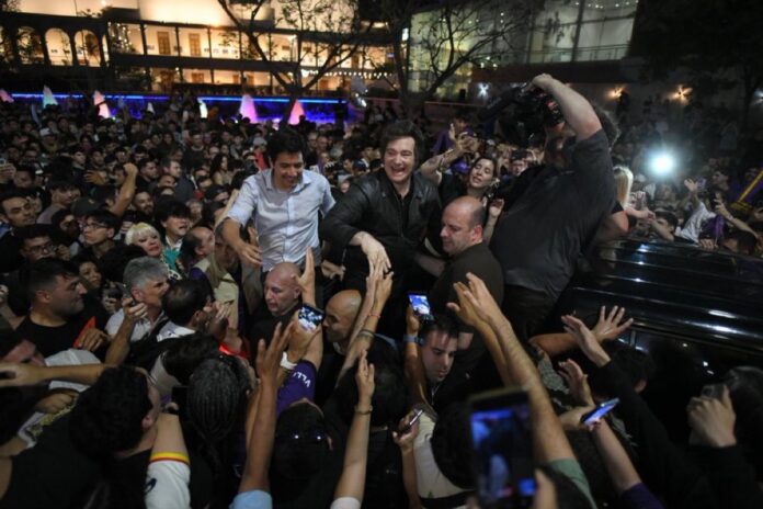 milei-busca-votos-en-el-segundo-distrito-electoral-para-las-legislativas-del-domingo