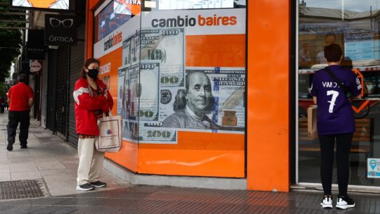 la-economia-argentina-registra-un-ligero-crecimiento-antes-de-la-votacion-de-mitad-de-mandato