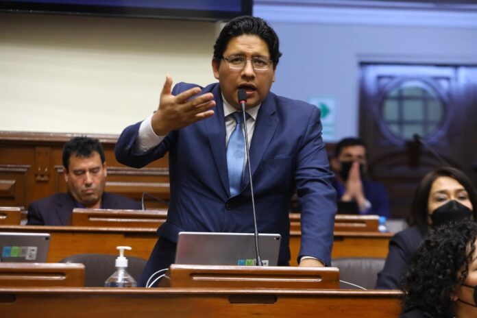 ilich-lopez-cuestiono-al-consejo-fiscal-tras-reciente-informe-que-alerta-sobre-el-impacto-economico-de-las-leyes-aprobadas-en-el-congreso