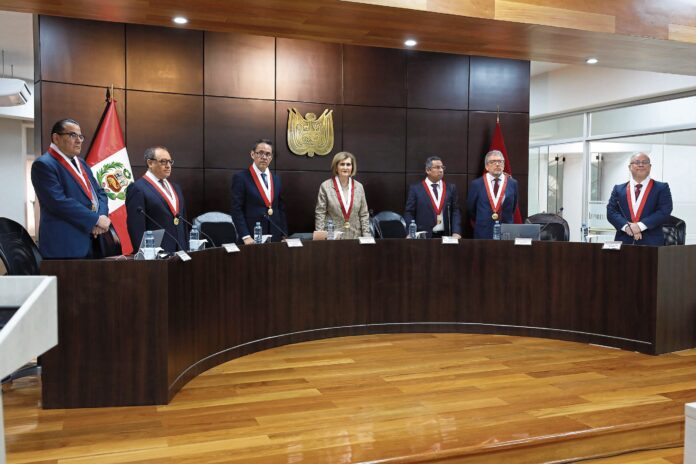 congresista-alfredo-pariona-presenta-denuncia-constitucional-contra-magistrados-del-tc-por-archivar-caso-cocteles