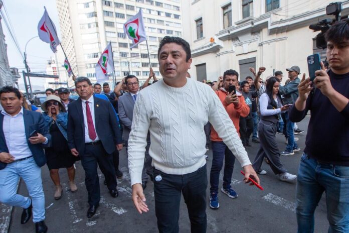 congresistas-se-pronuncian-tras-condena-de-15-anos-de-prision-contra-guillermo-bermejo-por-pertenecer-a-sendero-luminoso