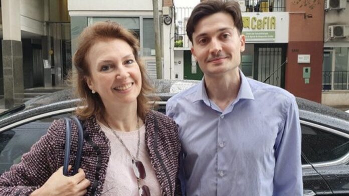 golpearon-a-traductor-te-ama-en-el-acto-de-cierre-de-lla-en-rosario