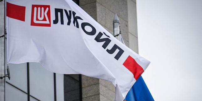 en-direct,-guerre-en-ukraine :-vise-par-des-sanctions-americaines,-le-petrolier-russe-lukoil-va-ceder-ses-actifs-etrangers