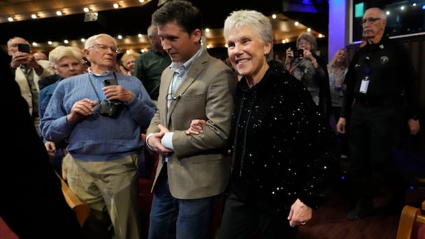 as-nashville-toasts-anne-murray,-stars-call-for-country-music-hall-of-fame-induction
