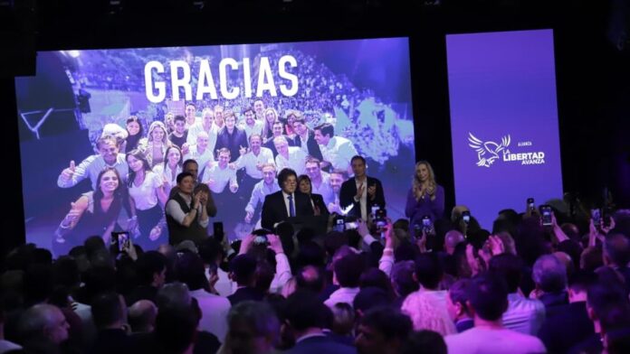 para-wall-street-journal-“los-barrios-marginales-abandonaron-el-peronismo-y-le-dieron-la-victoria-a-javier-milei”