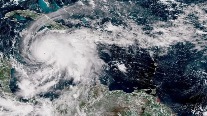 ¿por-que-el-lento-desplazamiento-del-huracan-melissa-lo-hace-tan-peligroso?