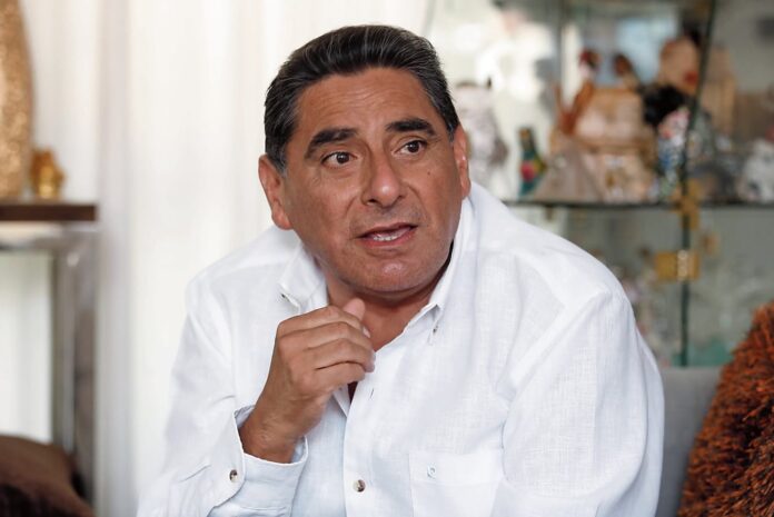 carlos-alvarez-presenta-precandidatura-a-la-presidencia-por-el-partido-pais-para-todos