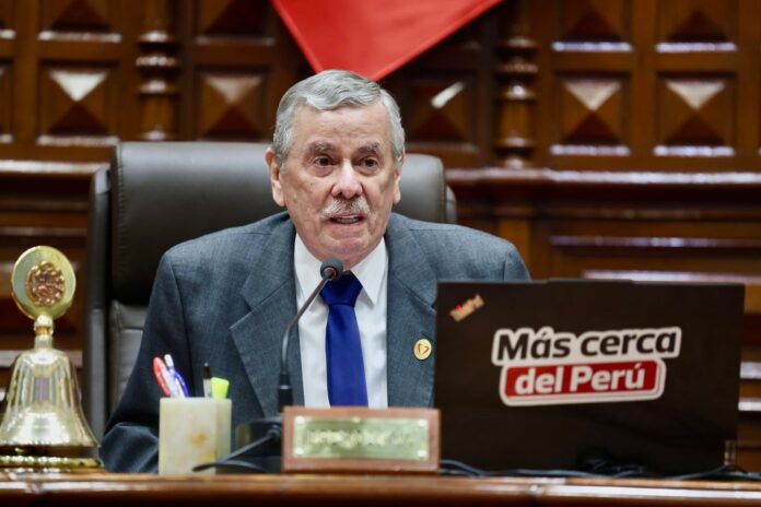 fernando-rospigliosi:-martin-vizcarra-“no-puede-postular-a-nada”-porque-esta-inhabilitado-por-el-congreso