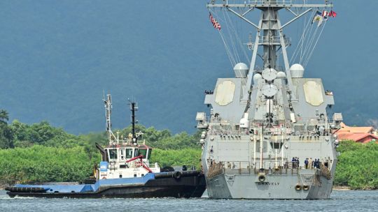 caracas-alega-que-una-celula-respaldada-por-la-cia-planeo-un-ataque-de-bandera-falsa-contra-un-destructor-estadounidense-frente-a-la-costa