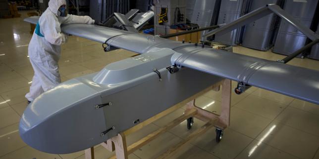 en-ucrania,-en-el-uso-de-fire-point,-el-fabricante-del-drone-de-larga-duracion-fp-1-destinado-a-la-economia-rusa