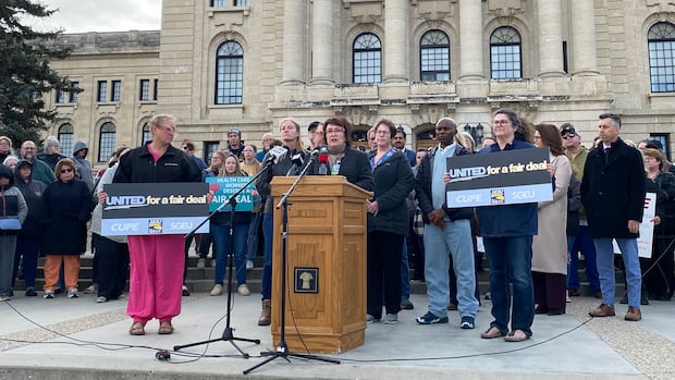 dozens-of-sask.-health-care-workers-rally-for-contract,-better-working-conditions