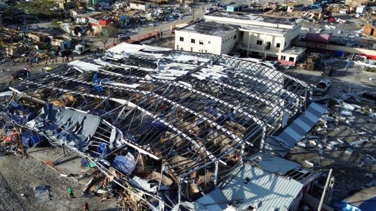 el-huracan-melissa-causa-destruccion-generalizada-en-el-caribe-y-mata-al-menos-a-24-personas