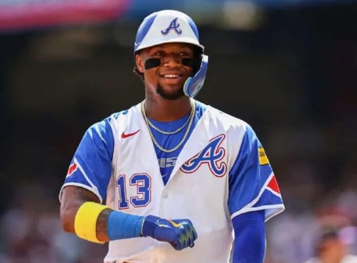 ronald-acuna-recibe-el-premio-al-regreso-del-ano-de-la-mlb