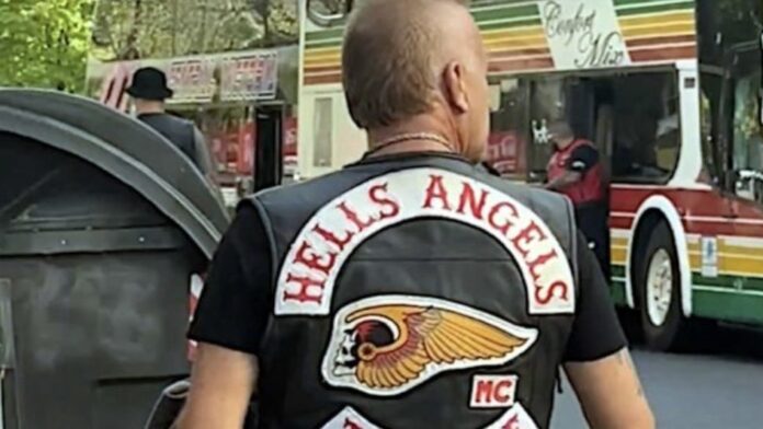 hells-angels-se-agarraron-a-las-trompadas-con-trapitos-en-pleno-centro-de-la-plata
