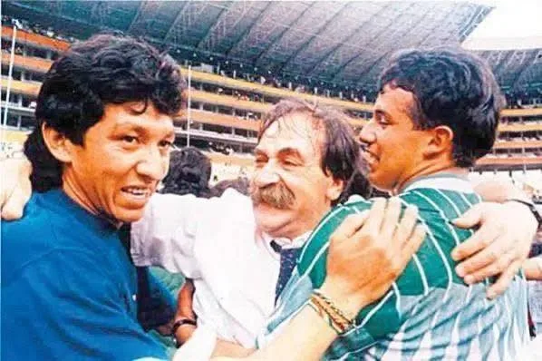 el-vicepresidente-edmand-lara-despide-a-xabier-azkargorta-y-propone-un-monumento-en-su-honor