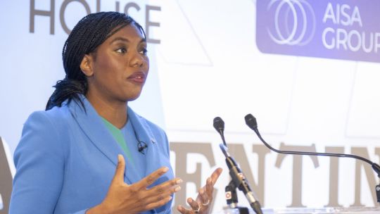 el-lider-del-partido-conservador-del-reino-unido,-badenoch,-elogia-a-la-“fantastica-e-intrepida”-milei