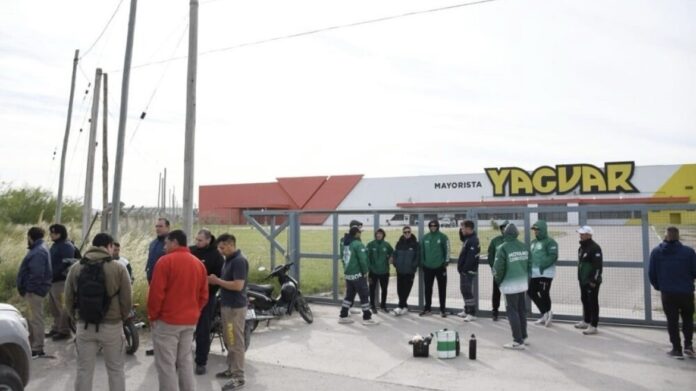 el-mayorista-yaguar-cerro-sorpresivamente-en-bahia-blanca-y-hay-60-despidos