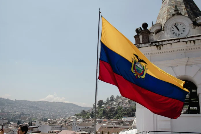 la-caida-de-los-bonos-de-ecuador-expone-lo-dificil-que-es-realmente-la-reforma