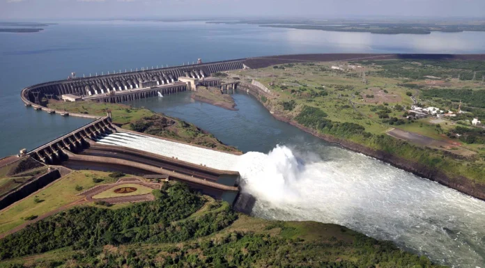 despues-de-la-disputa-por-los-espias,-brasil-y-paraguay-acuerdan-reabrir-las-conversaciones-con-itaipu