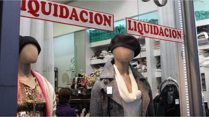 avenida-avellaneda-en-modo-“cyber-monday”:-alquileres-al-50%-por-derrumbe-del-consumo-y-presion-de-shein-y-temu