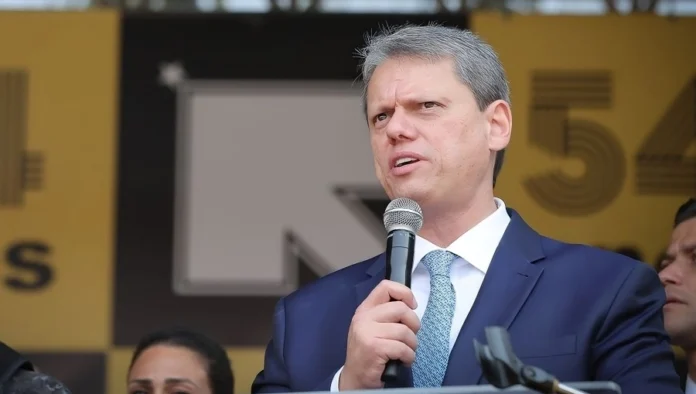 la-derecha-brasilena-pone-a-prueba-la-multa-tarcisio-michelle-mientras-los-tribunales-remodelan-el-campo