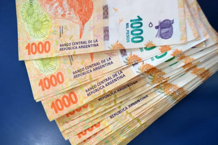 la-fragil-calma-de-argentina:-la-banda-del-peso-se-mantiene-mientras-las-acciones-se-aceleran-tras-el-acuerdo