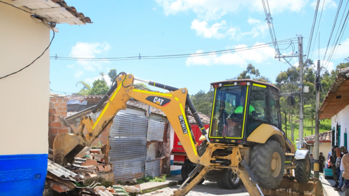 antioquia-|-tres-‘casas-de-vicio’-fueron-demolidas-en-abejorral:-ya-van-36-en-todo-el-departamento-entre-2024-y-2025