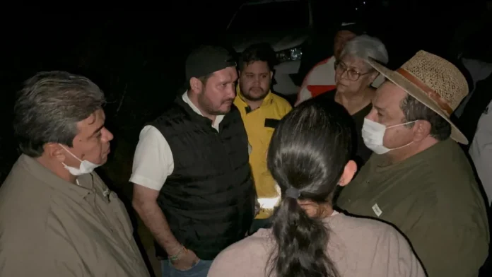 samaipata:-civicos-quedan-varados-por-tramo-afectado-por-oleoducto