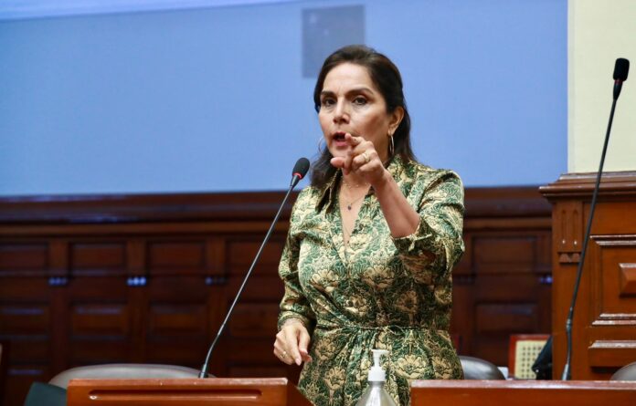 patricia-juarez-a-vicepresidente-del-congreso,-waldemar-cerron:-“esto-es-inaceptable-y-creo-que-usted-merece-la-censura”