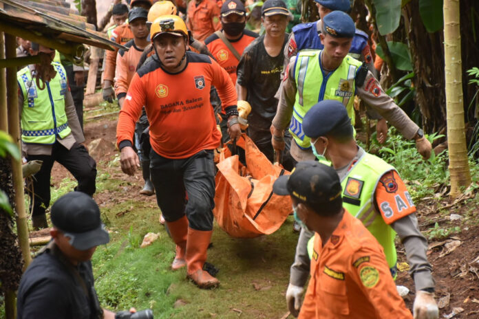 sube-a-30-el-balance-de-muertos-por-aludes-en-indonesia