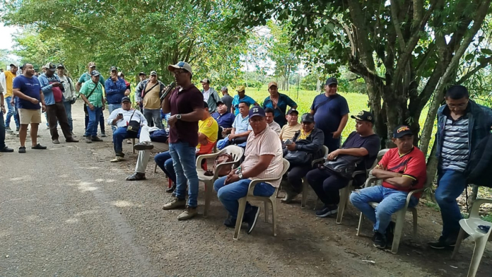 comunidad-de-sucre-(sucre)-paraliza-a-la-mojana-y-san-jorge-en-defensa-de-$138-mil-millones-para-obras-en-la-via