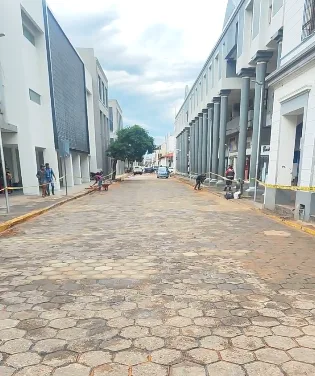 entregan-enlosetado-de-la-calle-bolivar-en-el-centro-cruceno