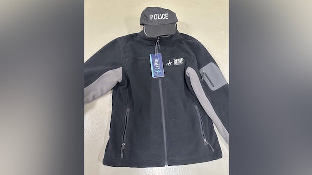 man-accused-of-posing-as-officer-during-break-in-‘did-not-put-a-whole-lot-of-effort-into-his-appearance’:-rcmp