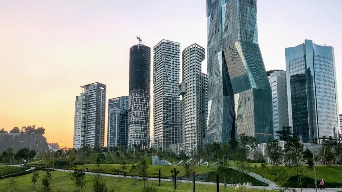 el-peso-mexicano-se-tambalea-mientras-las-acciones-indican-calma-en-una-economia-en-desaceleracion