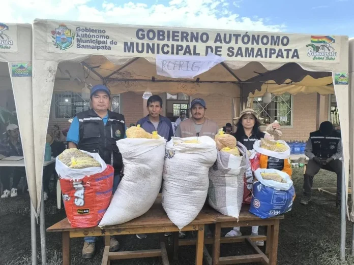 zona-urbana-de-samaipata-dona-alimentos-para-mascotas-a-achira