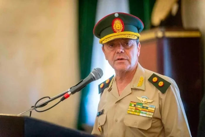 la-reestructuracion-de-seguridad-de-milei-pone-a-un-general-a-cargo-de-la-defensa-argentina