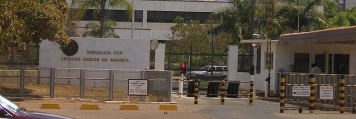 despues-del-arresto-de-bolsonaro,-una-andanada-en-la-embajada-de-estados-unidos-pone-a-prueba-al-poder-judicial-de-brasil