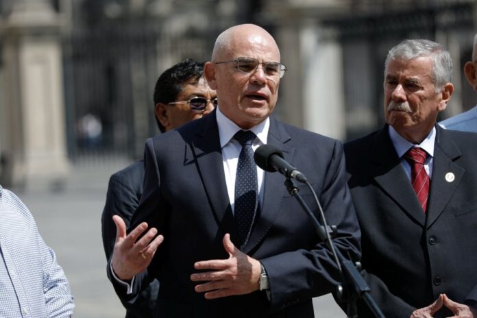 ernesto-alvarez-sobre-betssy-chavez:-“no-es-posible-tratar-de-sustraer-del-ambito-de-la-sede-diplomatica-a-una-persona-requerida-por-la-justicia”