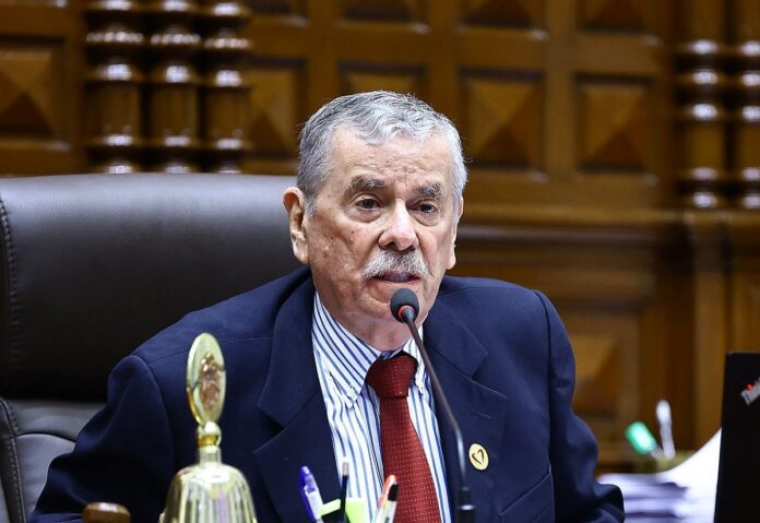 rospigliosi-sobre-pedido-de-facultades:-“los-que-tienen-que-ser-sancionados-en-el-caso-de-difundir-informacion-son-los-funcionarios-publicos”