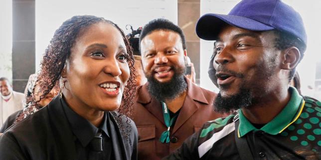 africa-del-sur:-una-de-las-hijas-del-ex-presidente-jacob-zuma-acusada-de-haber-enrole-de-force-des-hommes-dans-l’armee-russe