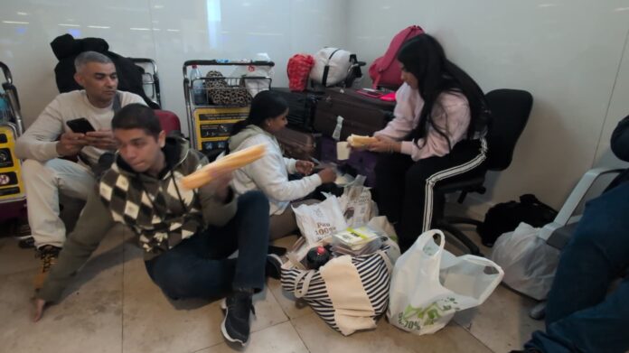 venezolanos-varados-en-madrid-claman-por-ayuda-ante-la-incertidumbre-por-vuelos-cancelados