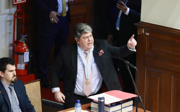 abogado-de-pedro-castillo,-carlos-torres-caro,-es-expulsado-de-comision-permanente-tras-agraviar-al-congreso