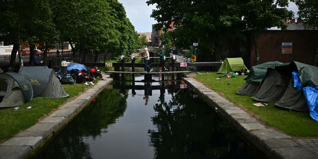 face-a-la-hausse-record-des-demandes-et-aux-tensions-sur-l’immigration,-l’irlande-durcit-sa-politique-d’asile