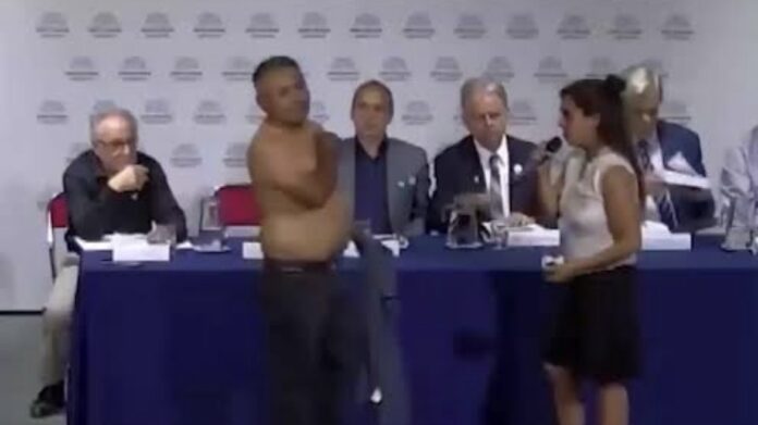 “magnetismo-corporal”,-el-insolito-acto-antivacunas-en-el-congreso