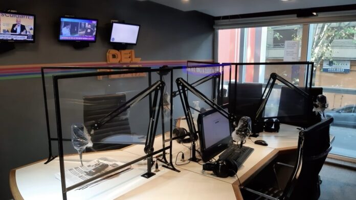 quebro-historica-emisora-​​de-radio-argentina-y-prohiben-la-salida-del-pais-de-su-presidente