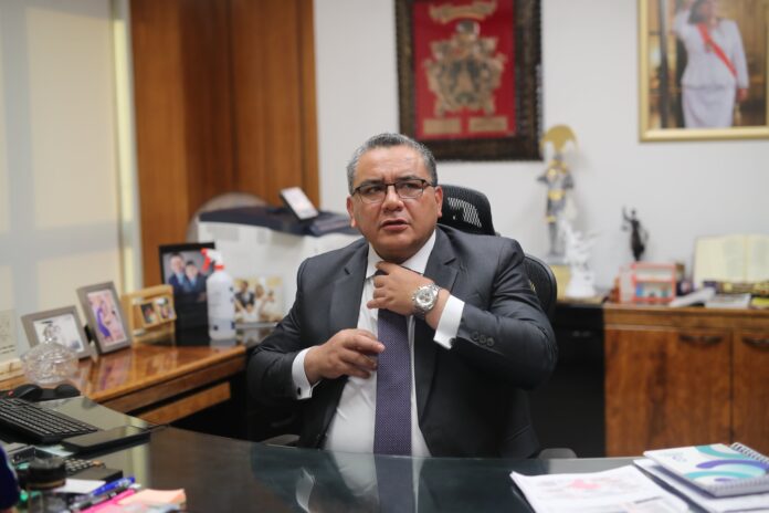 juan-jose-santivanez:-testigos-protegidos-aseguran-a-fiscalia-que-ministro-habria-pagado-coimas-a-jueces-y-fiscales