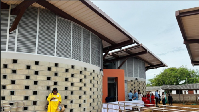 en-medio-del-desierto-de-la-guajira,-asi-nacio-yawacar:-la-rancheria-wayuu-que-hoy-tiene-una-sede-educativa-digna-para-mas-de-500-habitantes.